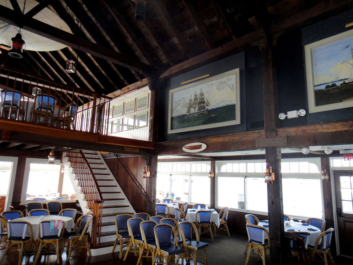 edgartown yacht club dining