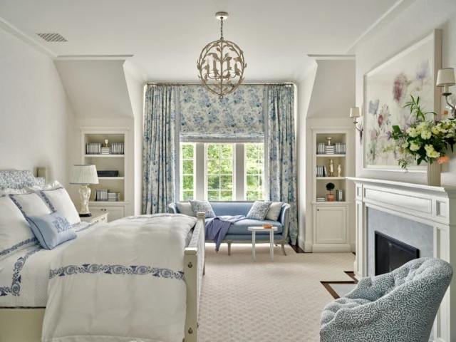 This primary suite is a study in comfort and volume. A vaulted ceiling and custom mantel add architectural grace to the space.

Architect: @patrickahearnarchitect 
Builder: @falloncustomhomes 
Interior Design: @annsleyinteriors 
Photo Credit: @seanlitchfield