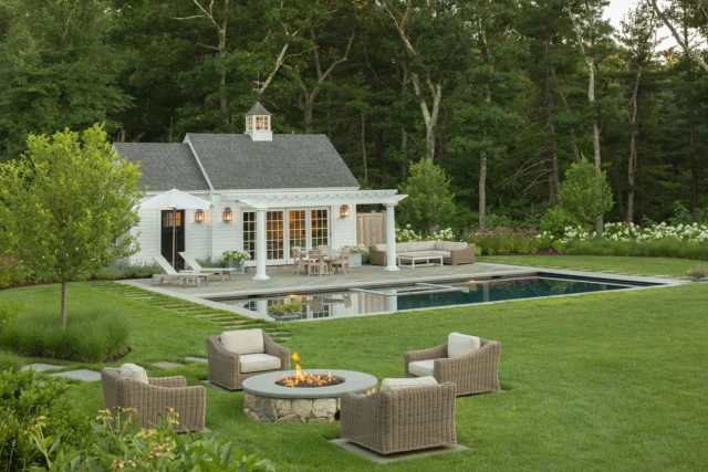 A poolside cabana designed for seamless indoor-outdoor living, where classical symmetry meets casual luxury. A columned pergola frames the entry with balanced proportions creating a timeless retreat for summer gatherings.

Architect: @patrickahearnarchitect
Builder: @sweeneycustomhomes
Landscape: @dangordonla
Photo Credit: @landinophoto