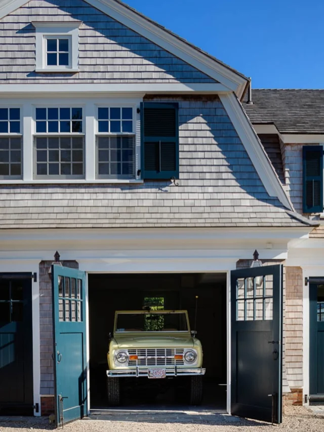Outward-swinging carriage doors create a moment of arrival, transforming a functional garage into a timeless architectural gesture. Their classic form and layered detailing celebrate tradition while framing what lies within.
 
Architect: @patrickahearn
Builder: @whitlabrothersbuilders 
Photo Credit: @gregpremru