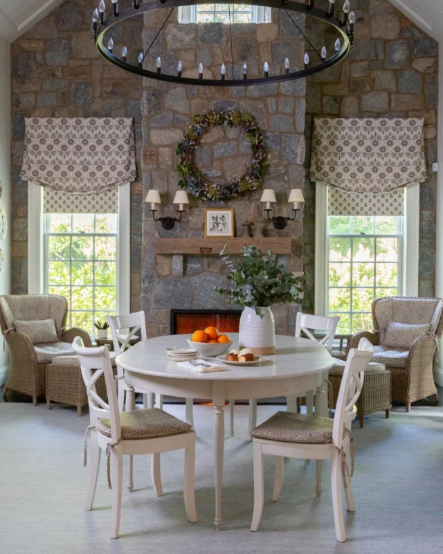 Within this newly constructed Wellesley Farms colonial, the casual eat-in kitchen features a rustic stone fireplace and stone detailing on the walls, adding to the home's implied history. Adjacent is the light-filled kitchen, which benefits from a copper-clad skylight overhead.

Architecture: @patrickahearnarchitect
Builder: @sweeneycustomhomes
Interior Design: @charles_spada
Photographer: @taylor.allegrini