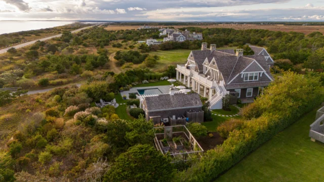 Autumn has established herself on Martha's Vineyard, where summer's glory has given way to cooler days and a quieter appeal.

Architecture: @patrickahearnarchitect
Builder: @rosbeckbuilders
Landscape: @donaromasmv
Photo Credit: Bob Gothard