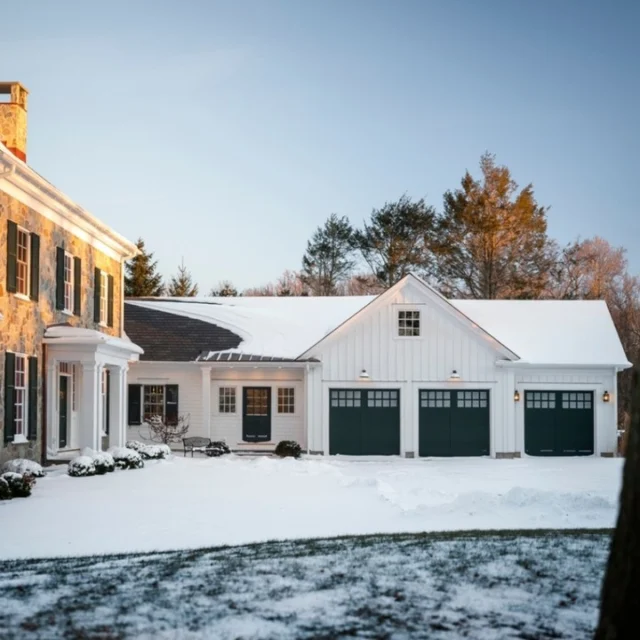 In Darien, Connecticut, this stepped down carriage house wing appears as though it could have been a barn attached to the main residence over time.

Architecture: @patrickahearnarchitect 
Builder: @fox.hill.construction 
Photo Credit: @landinophoto