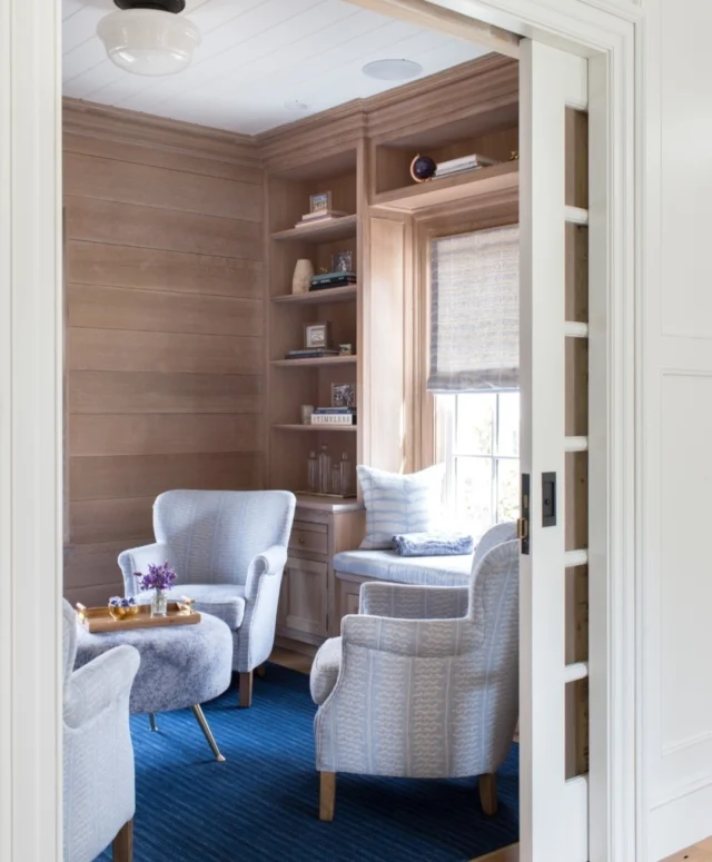 Desk functionality within custom built ins allows this den to function as an office when needed. When tucked out of view, the room becomes a cozy place to gather.

Architect: @patrickahearnarchitect
Builder: Burnham + Magnuson Builders
Interior Design: @karenbowinteriors
Photo Credit: @AmyVischio
