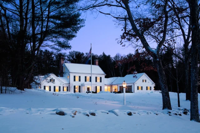 As much of the nation manages through winter storm Fern, we recall this ICAA Bulfinch Award-winning home in Concord, Massachusetts, covered in snow. The residence was built on storied land that once played a role in the American Revolution and takes as inspiration the three-hundred-year-old homesteads surrounding it.

Architect: @patrickahearnarchitect
Builder: @sweeneycustomhomes
Landscape: @dangordonla
Photo Credit: @gregpremru