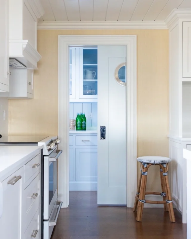 In this Duxbury guest house, a porthole pocket door serves as an authentic tribute to the vernacular, creating a seamless transition from the kitchen to a functional pantry.

Architect: @patrickahearnarchitect
Builder: @jbrobbiecustomhomes
Interior Designer: @hanlonwantuckdesign
Photo Credit: @taylorallegrini