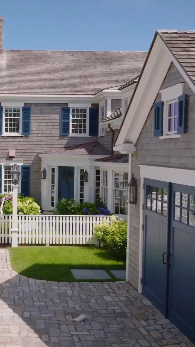 Sited along Edgartown Harbor and featured in New England Home’s Cape & Islands issue, this renovated and expanded residence is a beautiful tribute to the homeowner’s late first wife who was instrumental in creating the warm, welcoming home the structure is today.

Architecture: @patrickahearnarchitect
Interior Design: @lesliefineinteriors
Builder: @colonial_reproductions
Photo Credit: @crucinski_ 
Styling: @juliaheffhome
Publication: @nehomemagazine