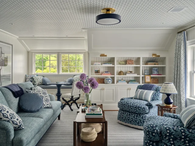 A once overlooked space within the third floor of this renovated shingle style residence is now a comfortable lounge for family and friends. With windows on three sides and walls painted a sophisticated shade of white, the space makes for a bright, comfortable perch with views of the harbor.

Architecture: @patrickahearnarchitect
Interior Design: @annsleyinteriors
Builder: @colcloughconstruction
Art Consultation: @thewellfineart
Photo Credit: @seanlitchfield
Styliing: @matthewgleasonstylist