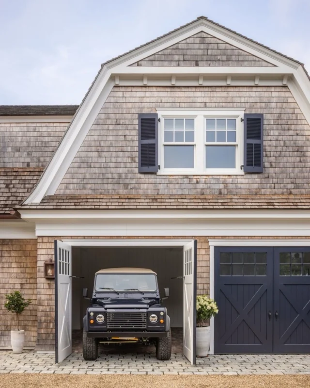 In Edgartown, this historically inspired carriage house was designed to feel as though it had always belonged, framing summer life between the arrival court, pool terrace, and harbor beyond.

Architecture: @patrickahearnarchitect
Builder: @rosbeckbuilders
Photo Credit: @crucinski_