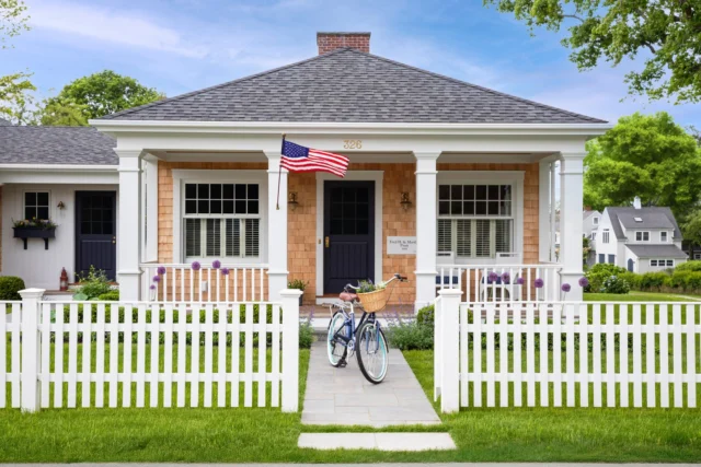 At one point serving as the general store for the Standish Shores neighborhood, Duxbury's historic Fred H. and Martha Pratt House has been revitalized for years to come.

Architecture: @patrickahearnarchitect
Builder: @colcloughconstruction
Landscape: @abladeofgrassinc
Photo Credit: @gregpremru