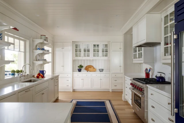 Historic homes can indeed live for today. Within the renovated 1918 Fred and Martha Pratt house, a modern open concept kitchen flows naturally into the dining and living spaces.

Architecture: @patrickahearnarchitect
Builder: @colcloughconstruction
Landscaping: @abladeofgrass_inc
Photo Credit: @gregpremru