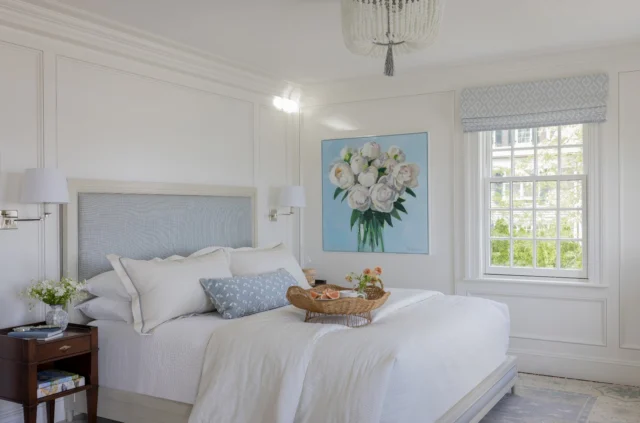 At this newly built home overlooking Edgartown Harbor, custom milled wall paneling offers an attitude of classicism within the primary bedroom.

Architecture: @patrickahearnarchitect
Builder: @colonial_reproductions
Interior Design: @lesliefineinteriors
Photo Credit: @michaeljleephotography
Styling: @juliaheffhome