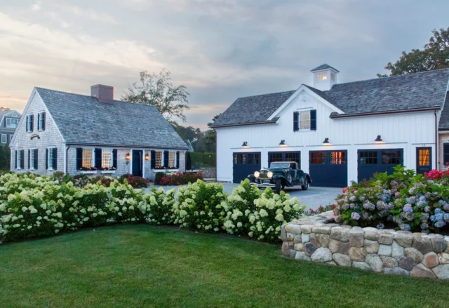 In North Chatham, a classic cape was re-placed on the property and saved from demolition. Now named Spindrift, the completely reimagined cottage features an interior inspired by Ina Garten's Hamptons barn, featuring an expansive kitchen with vaulted ceilings and space within for gathering around a substantial stone fireplace.

Architecture: @patrickahearnarchitect
Builder: @spencerandcompanybuilders
Photo Credit: @taylor.allegrini