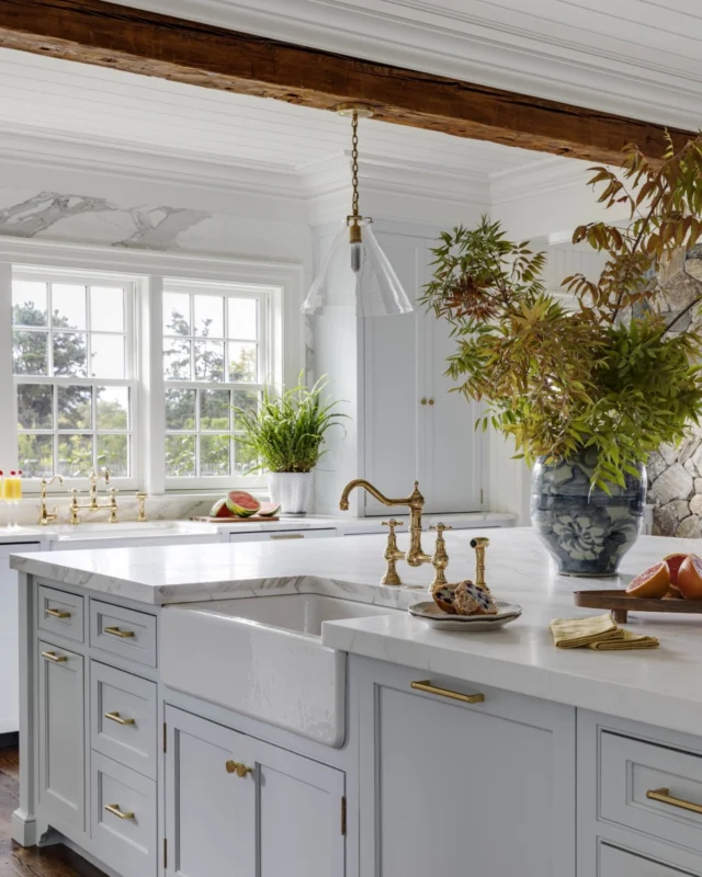 In the kitchen of this Herring Creek Farm residence, carefully considered proportions create a space that feels both expansive and intimate. 9’ tall ceilings provide gracious volume, while cased reclaimed beams visually define the room and reinforce the historically inspired character found throughout the home.

See more of the residence in Patrick's forthcoming book Driven: The Road to Iconic Design, available for preorder via the link in our bio.

Architecture: @patrickahearnarchitect
Builder: @colonial_reproductions
Interior Design: @trackerhomedecor
Photo Credit: @gregpremru
Styling: Caitlin McLaughlin