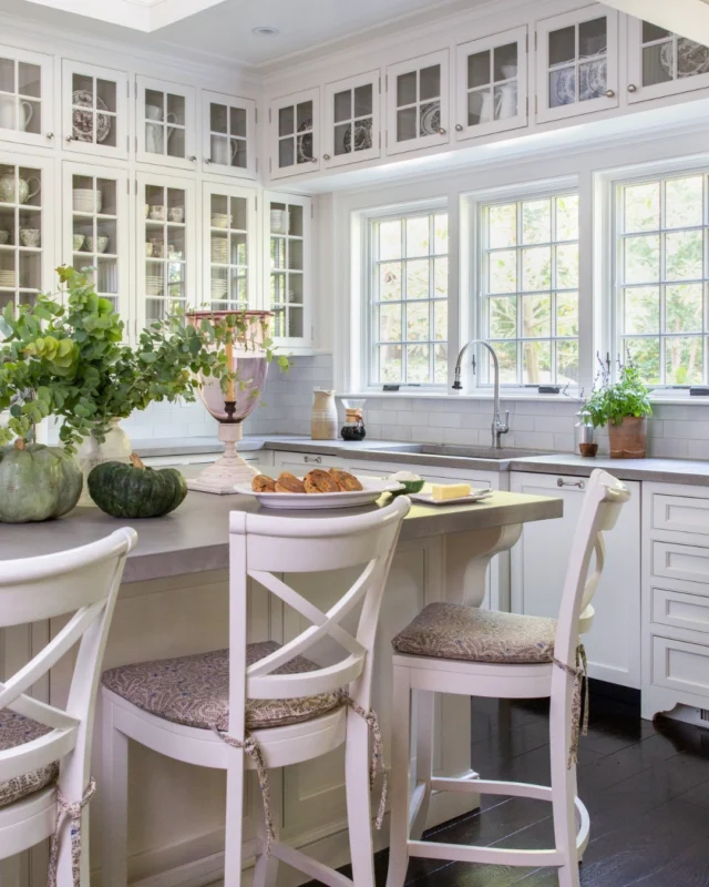 Book signing alert! Join Patrick in conversation with interior designer @charles_spada and @nehomemagazine Editor-in-Chief Jenna Talbott on architecture, instinct, and designs that inspire Thursday Oct 15th at 11am at the Charles Spada Showroom in Boston. A reception and book signing for Patrick's new book Driven will follow.  RSVP required to info@charlesspada.com. 

Architecture: @patrickahearnarchitect
Builder: @sweeneycustomhomes
Interior Designer: @charles_spada
Landscape Architect: @leblancjones
Photographer: @taylor.allegrini