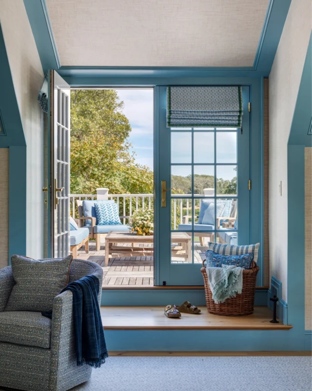 The upper level of this reimagined Chatham carriage house offers visitors a place to escape, whether gathering for board games or stepping onto the inviting sun deck overlooking the pool and Mill Pond beyond.

See more of the carriage house in Patrick’s forthcoming book Driven: The Road to Iconic Design, available for preorder via the link in our bio.

Architecture: @patrickahearnarchitect
Builder: @whitlabrothersbuilders
Interior Design: @annsleyinteriors
Photo Credit: @gregpremru
Styling: @juliaheffhome