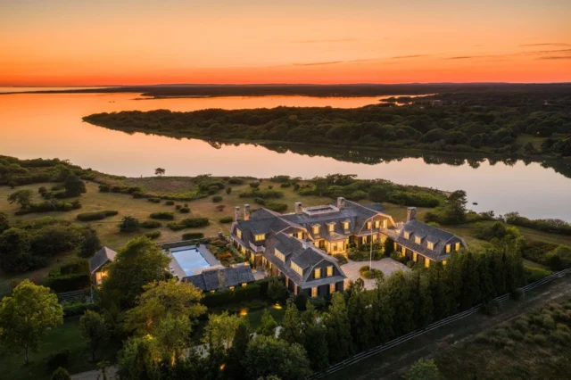 Overlooking Slough Cove on Edgartown's Herring Creek Farm, this recently constructed gambrel legacy residence glows at dusk. See inside the home in Patrick's new book Driven: The Road to Iconic Design available for preorder via the link in our bio.

Architecture: @patrickahearnarchitect
Builder: @colonial_reproductions
Landscape: Peggy Schweir
Photo Credit: @crucinski_