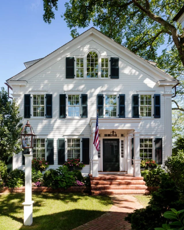 Dating to the 1920s, this harbor-front home in Edgartown’s historic district was extensively reimagined through the lens of the village’s Greek Revival captains’ houses. The result is a residence deeply rooted in the architectural character of its setting.

Architecture: @Patrickahearnarchitect
Builder: @colonial_reproductions
Landscape: @donaromasmv
Photo Credit: @gregpremru