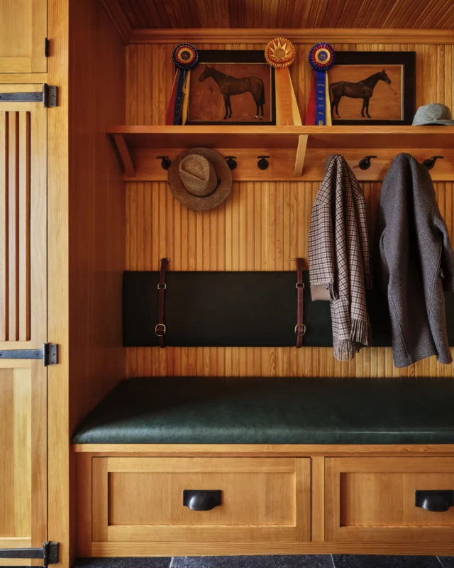 Inspired by a classic tack room, the new mudroom in this renovated Wellesley Farms Colonial is a nod to the clients’ love of horses. Custom Douglas fir paneling and cabinetry bring warmth to the space, while Belgian bluestone flooring lends a timeless, utilitarian character.

Architecture: @patrickahearnarchitect
Builder: @whitlabrothersbuilders
Interior Design: @katierosenfeld
Photo Credit: @readmckendree
Stylist: @matthewgleasonstylist
